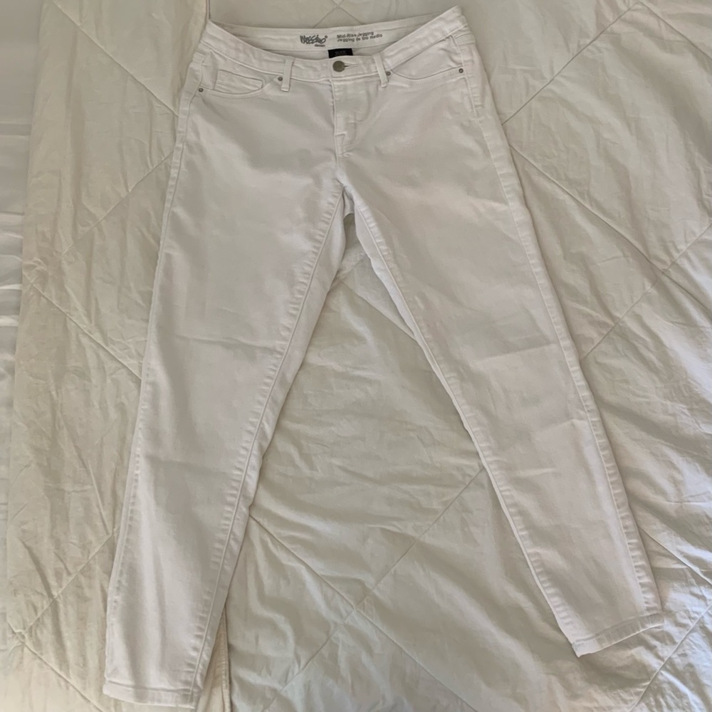 Mossimo Mid-Rise White Jeggings